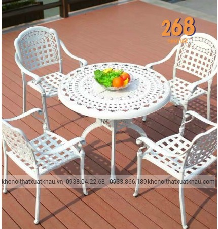 Bàn tròn ngoài trời nhỏ ghế caro